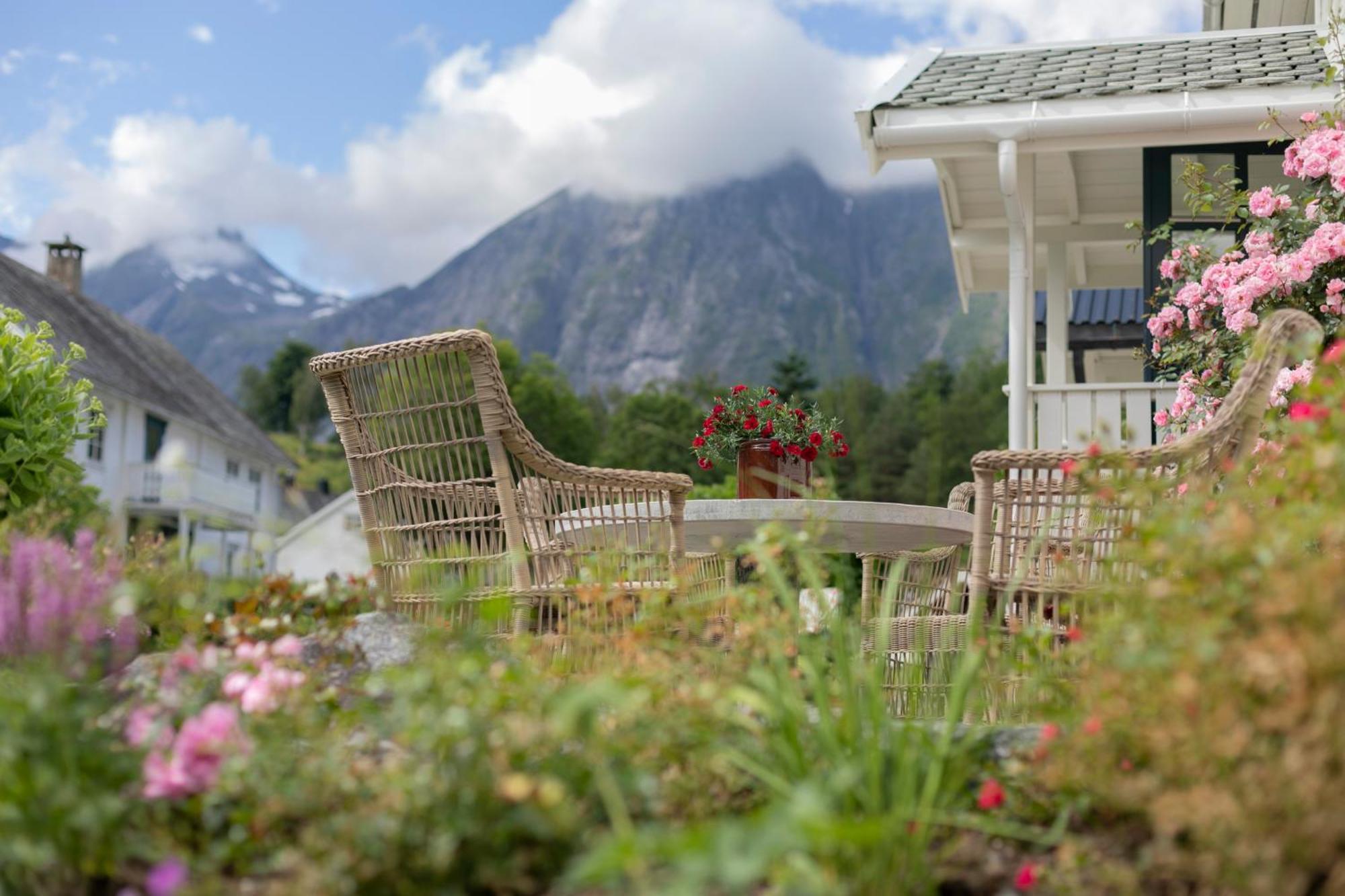 Ostigard 1810 Villa Andalsnes Bagian luar foto